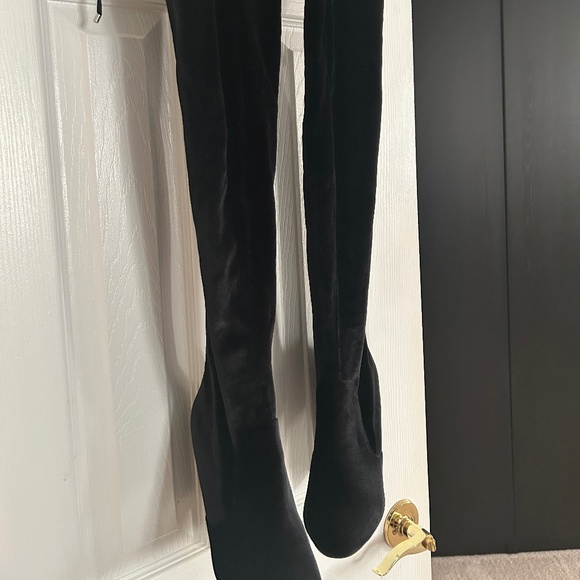 STUNNING Black Faux Velvet Over-the-Knee Boots | Size 7.5 | Chic & Chic - Picture 4 of 5